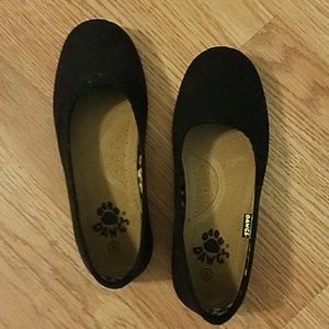 Size 5 Dawgs black flats